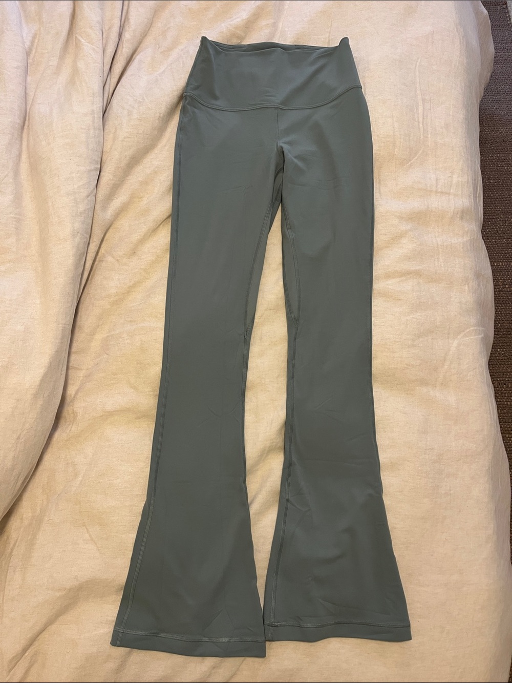 lululemon athletica Flared Leg Leggings - light Olive/Sage